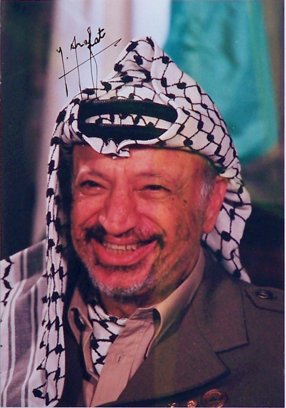 Signed photo of Yassar Arafat