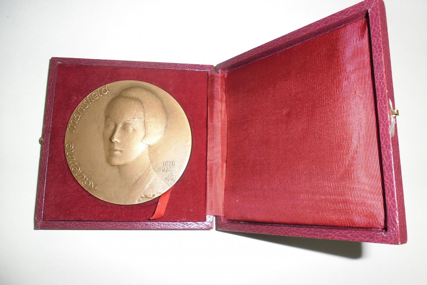 Katherine Mansfield Medallion