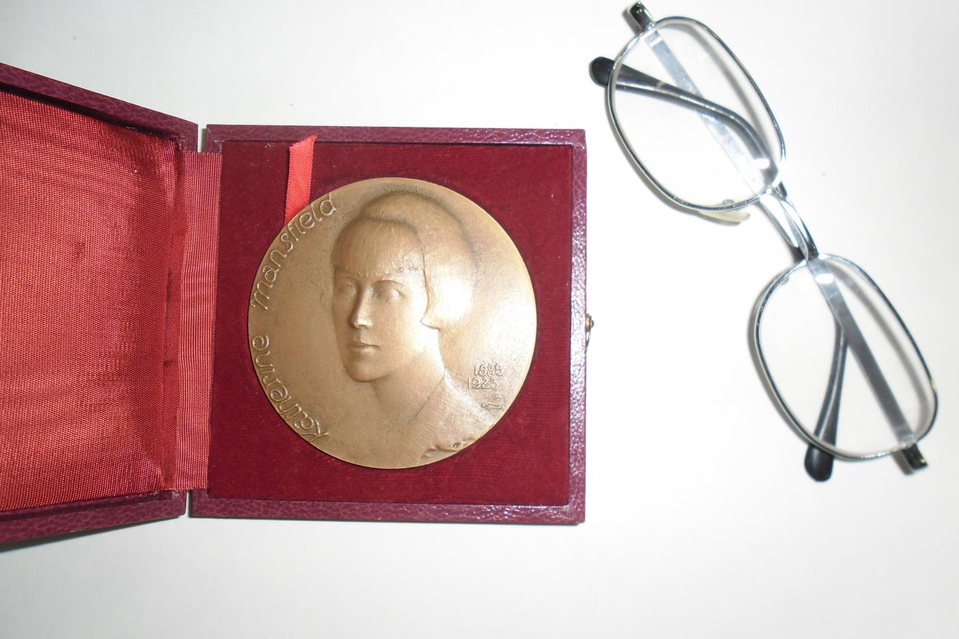 Katherine Mansfield Medallion